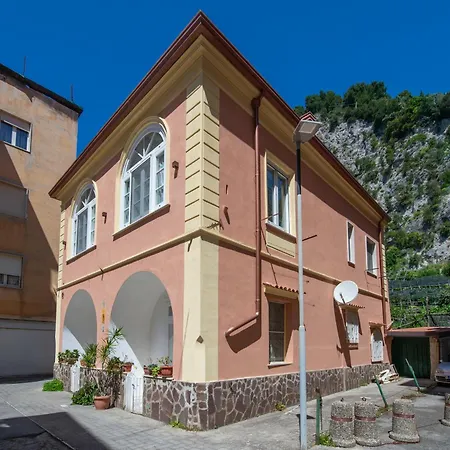 Relais Capitolo Tatil Evi *